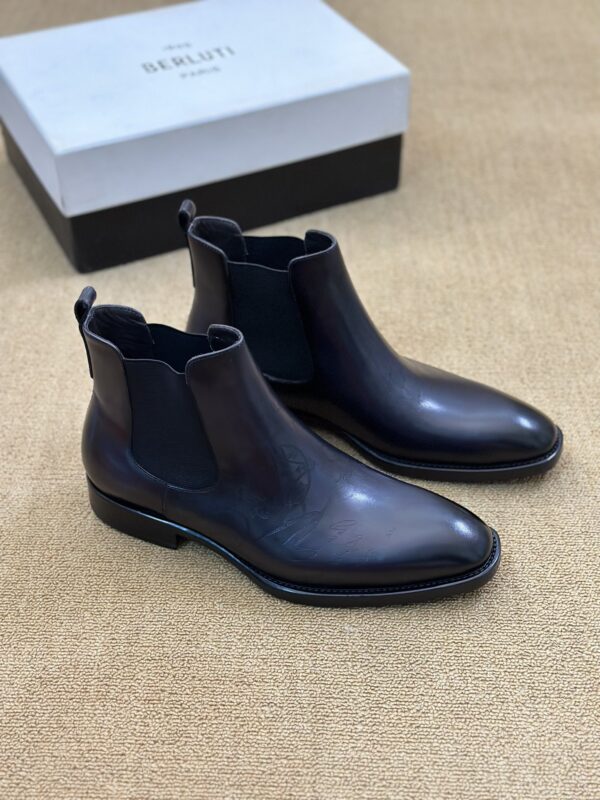 Berluti Polished Men's Leather Minimalist Chelsea Boots - Image 5