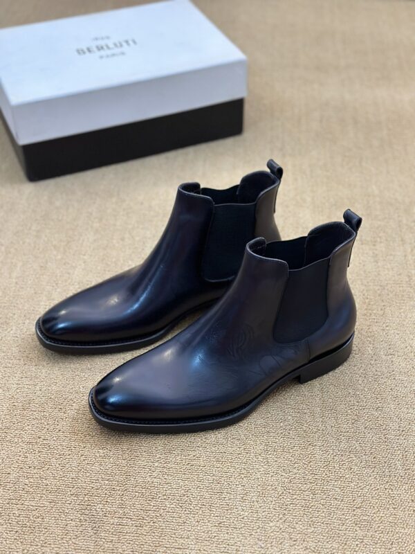 Berluti Polished Men's Leather Minimalist Chelsea Boots - Image 4