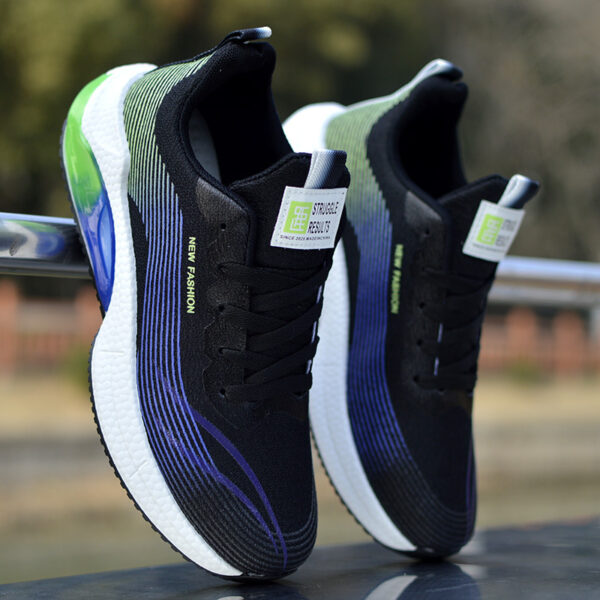 Gradient Mesh Dynamic Stripe Sneakers