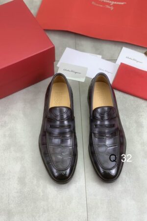 Sophisticated Black Alligator-Embossed Leather Loafers