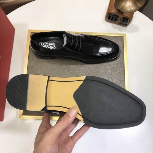 Sophisticated Black Patent Leather Plain-Toe Oxford Shoes - Image 6