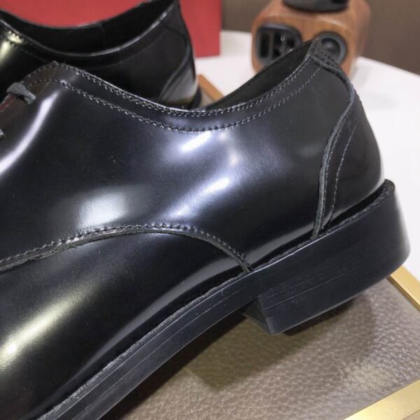 Sophisticated Black Patent Leather Plain-Toe Oxford Shoes - Image 5