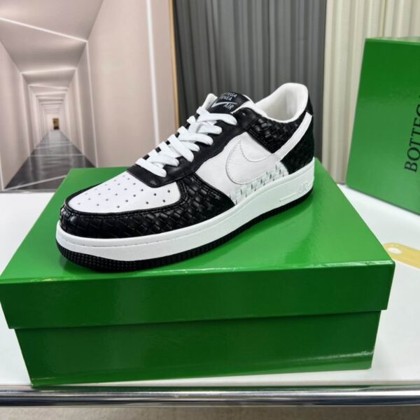 Bottega Veneta Black and White Woven Low-Top Sneaker - Image 5