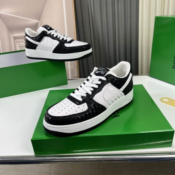 Bottega Veneta Black and White Woven Low-Top Sneaker - Image 3