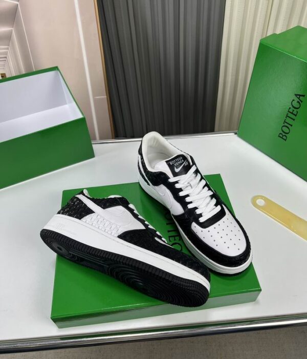 Bottega Veneta Black and White Woven Low-Top Sneaker - Image 2