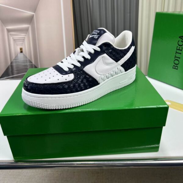 Bottega Veneta Navy Blue and White Woven Low-Top Sneaker - Image 6