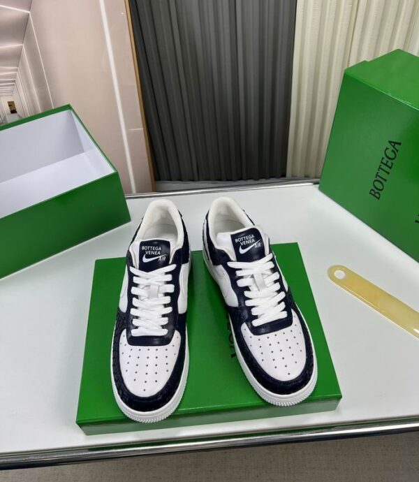 Bottega Veneta Navy Blue and White Woven Low-Top Sneaker - Image 5
