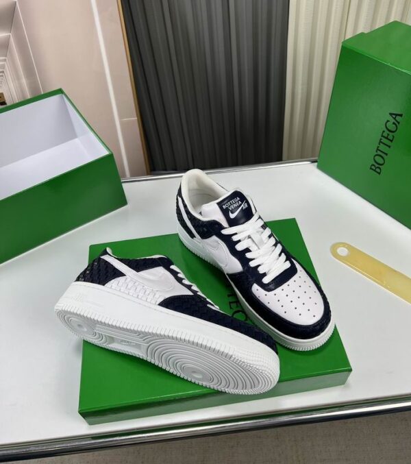 Bottega Veneta Navy Blue and White Woven Low-Top Sneaker - Image 4