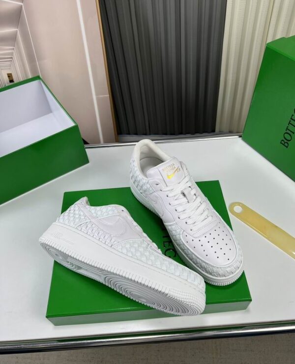 Bottega Veneta White Woven Low-Top Sneaker. - Image 6