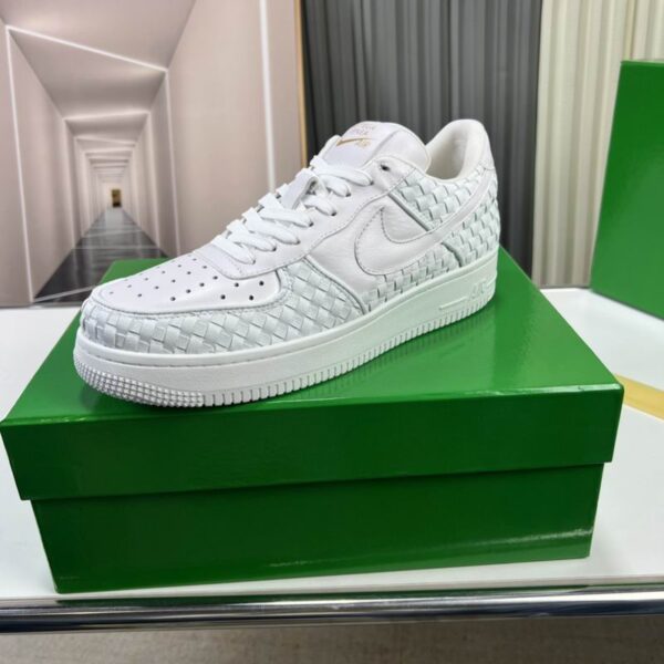 Bottega Veneta White Woven Low-Top Sneaker. - Image 5