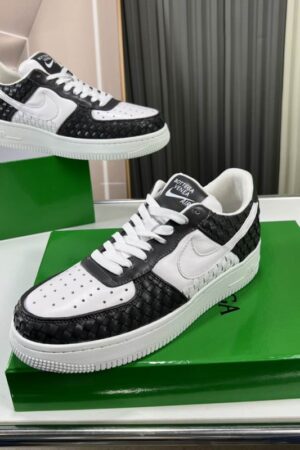 Bottega Veneta White and Black Woven Low-Top Sneaker