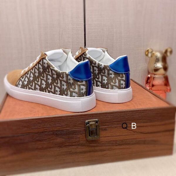 Dior Low-Top Sneaker in Tan/Brown, White and Gray Patterns. - Image 7
