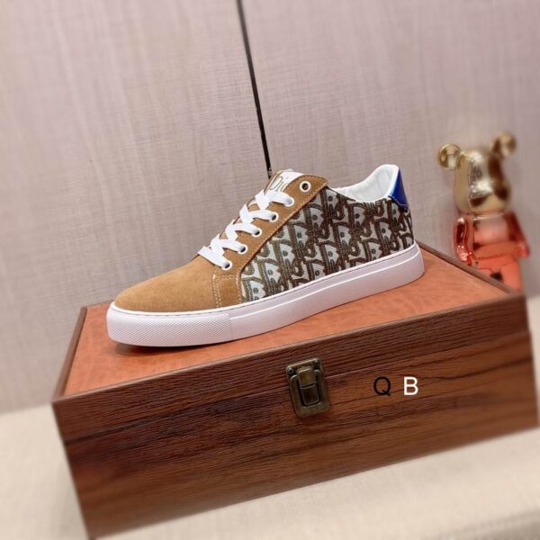 Dior Low-Top Sneaker in Tan/Brown, White and Gray Patterns. - Image 4