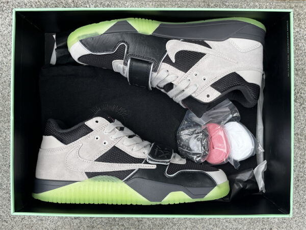 Jordan Jumpman Jack TR 'Travis Scott' Black Light Grey sneakers. - Image 2