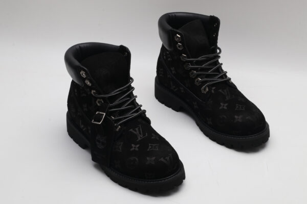 A single black Timberland x Louis Vuitton collaborative waterproof boot, featuring an all-over debossed Louis Vuitton monogram on suede, with silver eyelets and a black padded collar.
